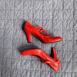 Apostrophe Red Heels